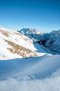 Winterliche Aussichten auf die Zugspitze von Leo Schindzielorz