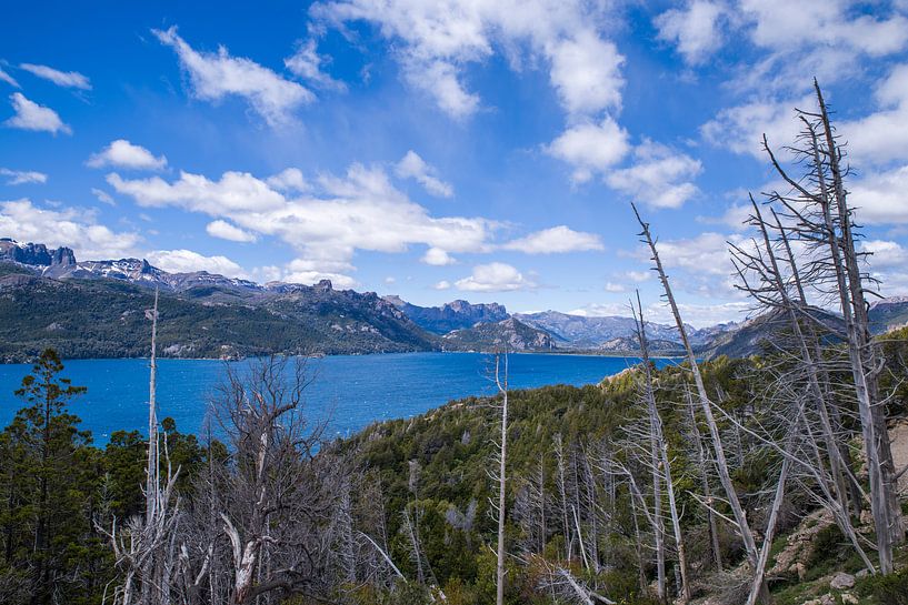 Ontdek de Betovering van Villa Traful: Schilderachtig Meer met Adembenemend Uitzicht! van Eriks Photoshop