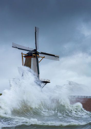 Storm bij de Oranjemolen in Zeeland