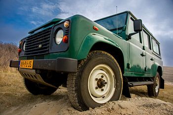 Landrover Defender im Sand