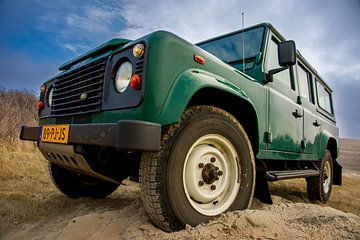 Landrover Defender in the sand