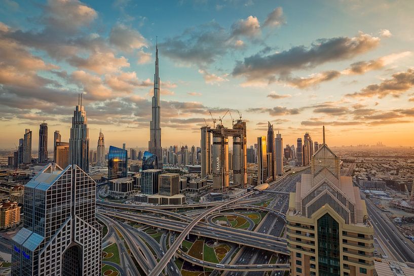 Dubai bei Sonnenaufgang von Dieter Meyrl