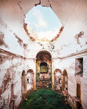 Verlaten Klooster in Escoural Portugal. van Roman Robroek - Foto's van Verlaten Gebouwen