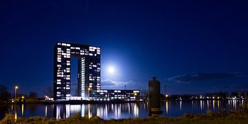 Tasmantoren bij maanlicht von Iconisch Groningen