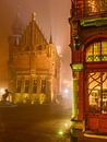 Vieil hôtel de ville et boutique Jugendstil à Kampen dans la brume par Sjoerd van der Wal Photographie Aperçu