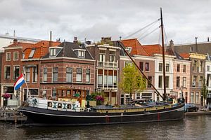Schiff in Leiden auf dem Rijn