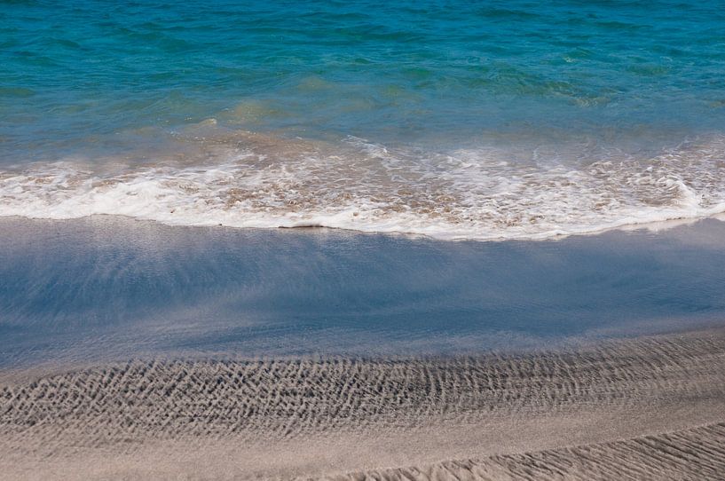 Schaumkrone trifft auf Strand von Rena Miller