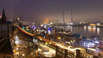 De haven van Hamburg in de nacht van Maarten Burie