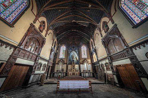 Kerk met glas in loodramen