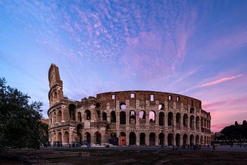 Colisée à Rome pendant le coucher du soleil