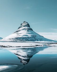 Islands stille Wasserreflexion