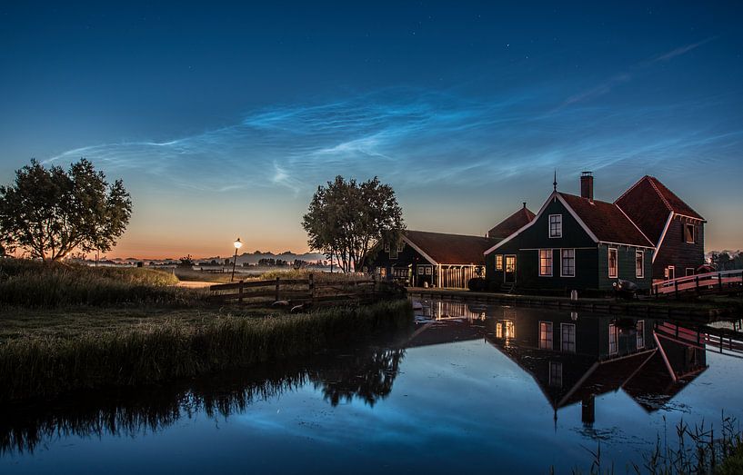 Lichtende Nachtwolk met kaasboerij Zaanse Schans von Patrick Hartog