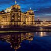 Reichstag Blue Hour van Pierre Wolter