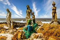 Sculptuur Zeemeerminnen aan de kust van Punta del Este in Uruguay van Dieter Walther thumbnail