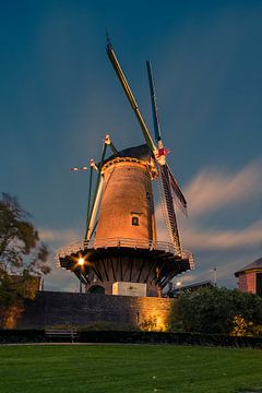 Korenmolen De Windotter bij avond