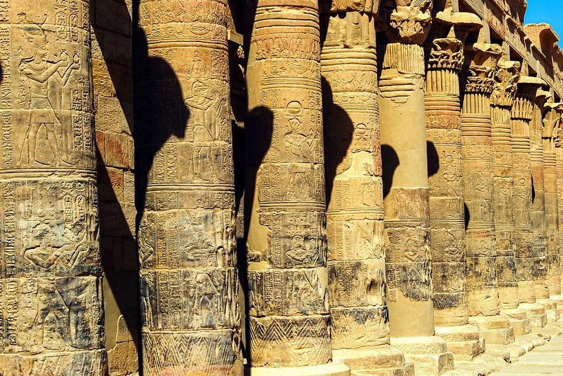 Colonnes du temple de Philae à Assouan, Égypte par Dieter Walther