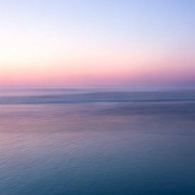 ciel coloré le soir au bord de la mer sur Karijn | Fine art Natuur en Reis Fotografie