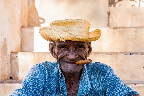 Cubaan met sigaar in Trinidad
