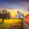 Die Basilika des Heiligen Franz von Assisi bei Sonnenuntergang. Umbrien, Italien von Stefano Orazzini