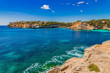 Prachtig uitzicht op de klifkust van het eiland Mallorca, Spanje van Alex Winter