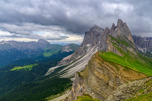 Seceda Berge dramatische Klippen in den Dolomiten