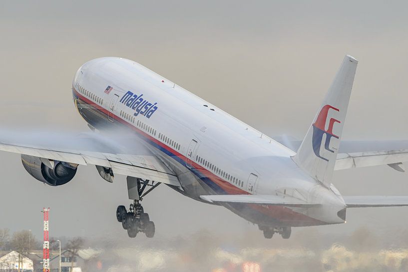 Malaysia Airlines Boeing 777-200 is opgestegen. van Jaap van den Berg