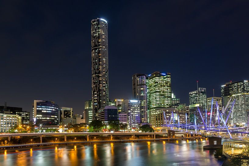 Brisbane  skyline met de Kurilpa brug van Marcel van den Bos