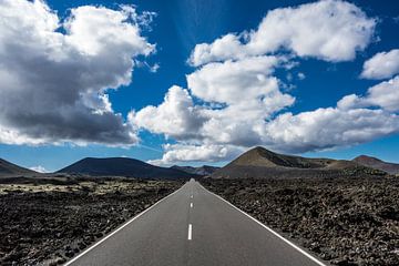 Straße ins Nirgendwo, Lanzarote von Hans Vos Fotografie