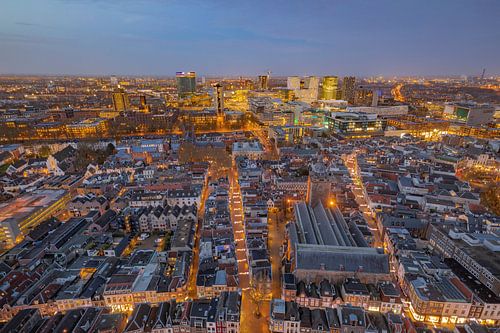 Uitzicht vanaf de Domtoren in de vroege ochtend / blauw uur