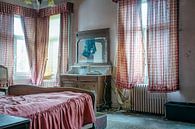 Schlafzimmer einer verlassenen Villa von Tim Vlielander Miniaturansicht