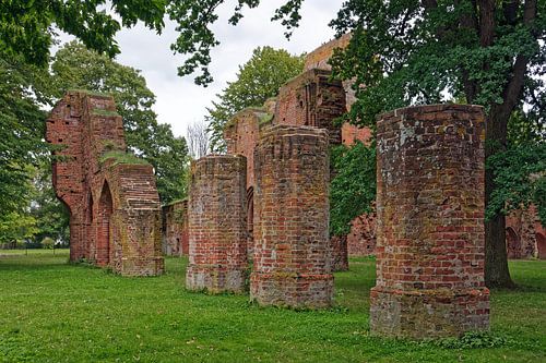 Romantische kloosterruïne Eldena - Greifswald van Gisela Scheffbuch