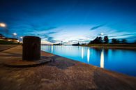 Einbruch der Dunkelheit über dem Hafen von Harderwijk in den Niederlanden von Fotografiecor .nl Miniaturansicht