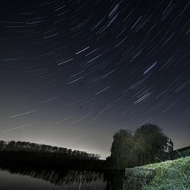 Sterrenhemel boven de stenen poppen in De Klundert van Gert Jan Geerts