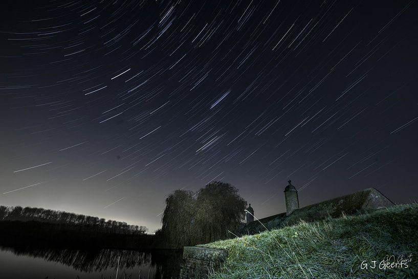Starry sky above the stone dolls in De Klundert by Gert Jan Geerts