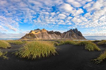 Kaap Stokknes, Vestrahorn in IJsland van Dieter Meyrl