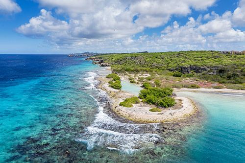 Lagune met mangrove bij Jan Thiel - Drone opname