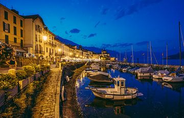 Stimmungsvoller Abend am Hafen von Cannobio, Lago Maggiore von Annie Jakobs