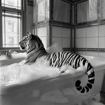 Majestätischer Tiger in der Badewanne - Ein beeindruckendes Badezimmerbild für Ihr WC