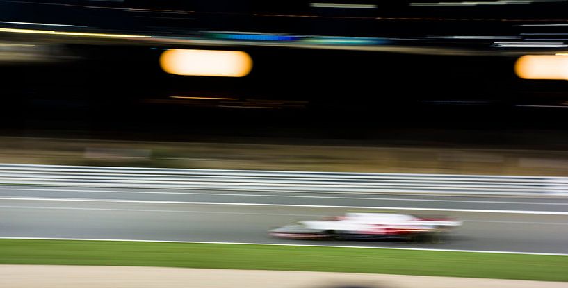 Racing picture of Alfa Romeo Formula 1 in Qatar 2021 by Bianca Fortuin
