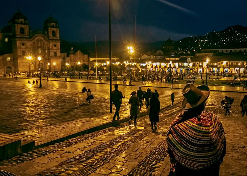 Cusco in de avond van Eddie Meijer