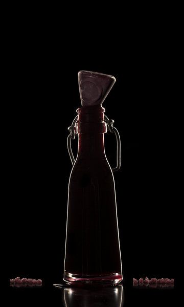 Silhouette of a bottle with creative touch by Evelien Bauwens