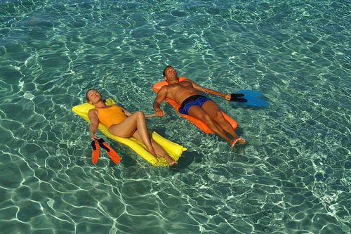 A couple enjoying their holiday by the sea