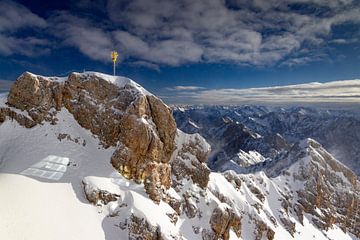 Zugspitz Gipfelkreuz mit Jubiläumsgrat