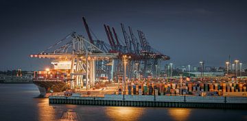 Panorama d'un terminal à conteneurs dans le port de Hambourg, la nuit sur Jonas Weinitschke