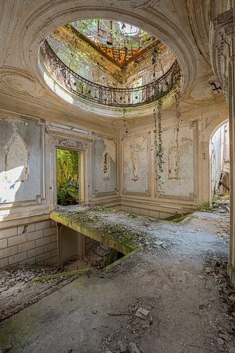 abandoned castle