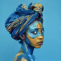 Intrigante femme au visage bleu et jaune et au turban