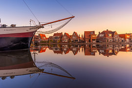 Foutloze reflectie aan het Bleekerseiland in Meppel tijdens het gouden uur