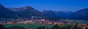 Oberstdorf bei Nacht im Mondlicht