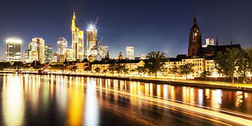 Frankfurt am Main - Skyline op blauw uur