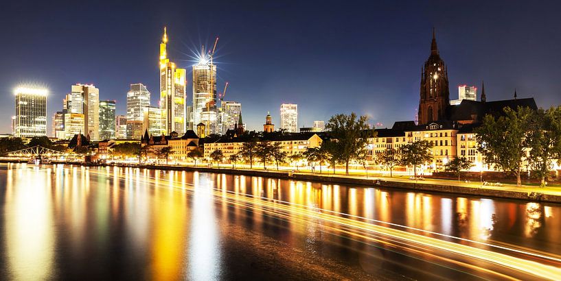 Frankfurt am Main - Skyline zur blauen Stunde von Frank Herrmann